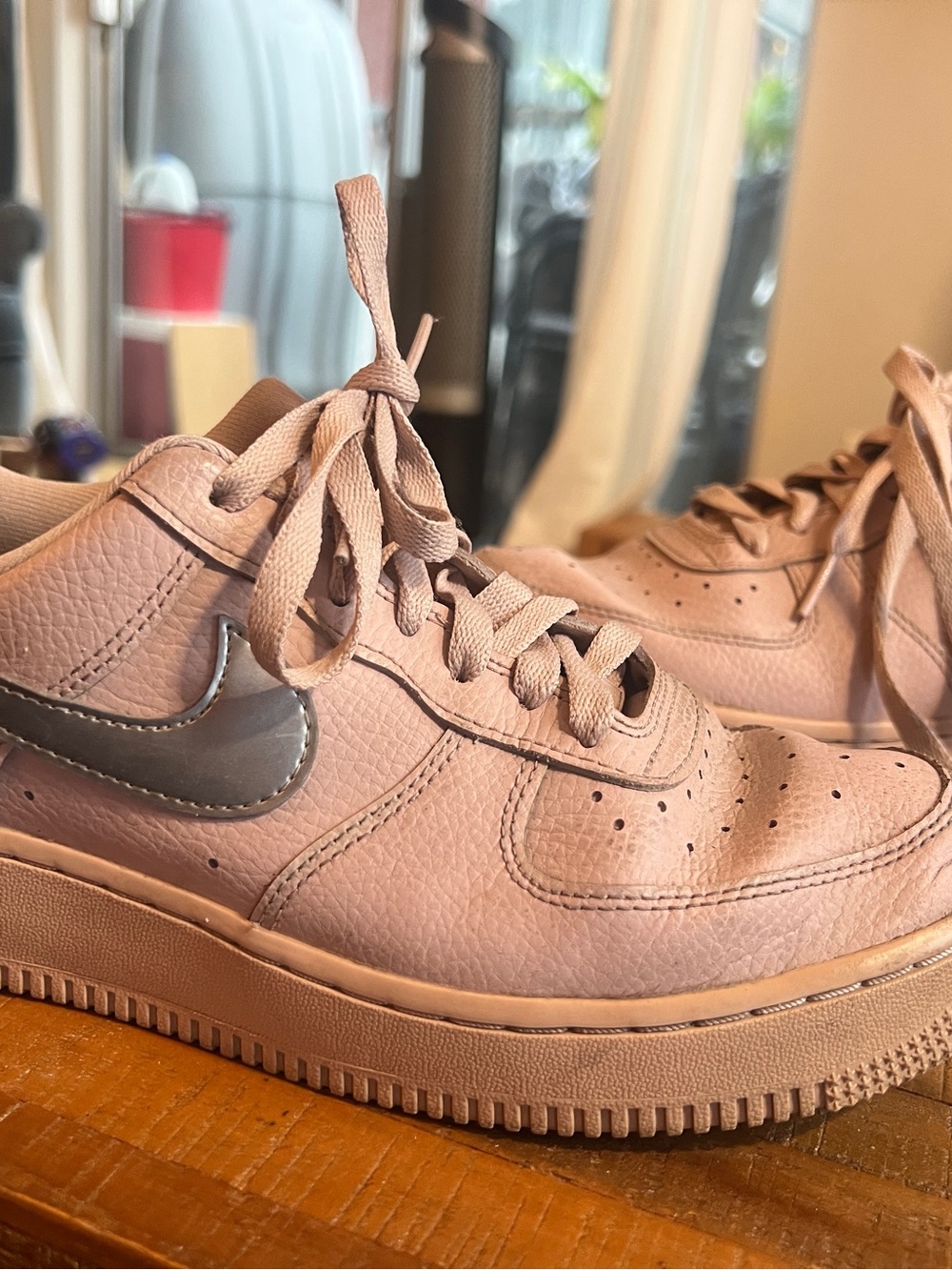 Nike Wmns Air Force 1 Pink Leather'Faux Sherpa Fur' sz 8 - Picture 2 of 6